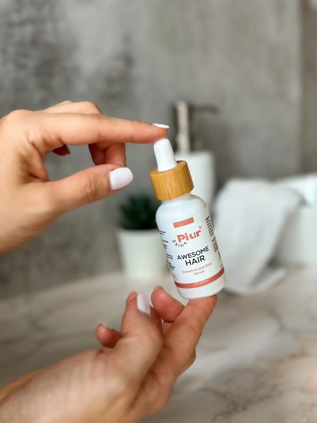 Reduce Hair Frizz Naturally - Piur Skins       